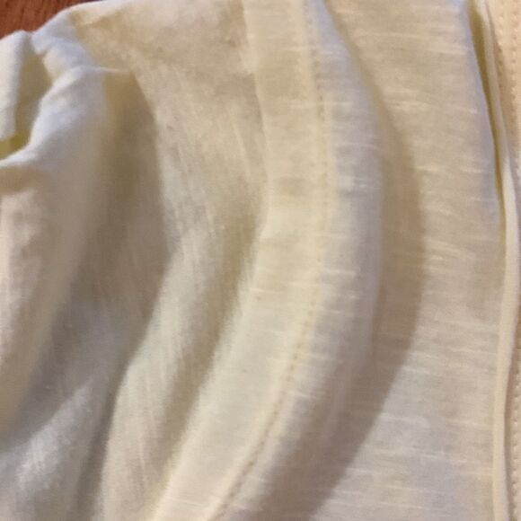 Scoop size medium 8–10 top bundle. One green and one yellow - Picture 8 of 9